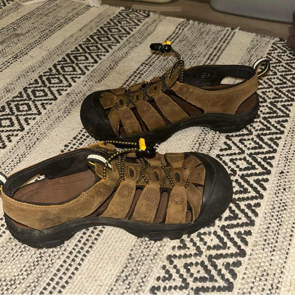 Keen Tan and Black Outdoor Sandals - Picture 6 of 8